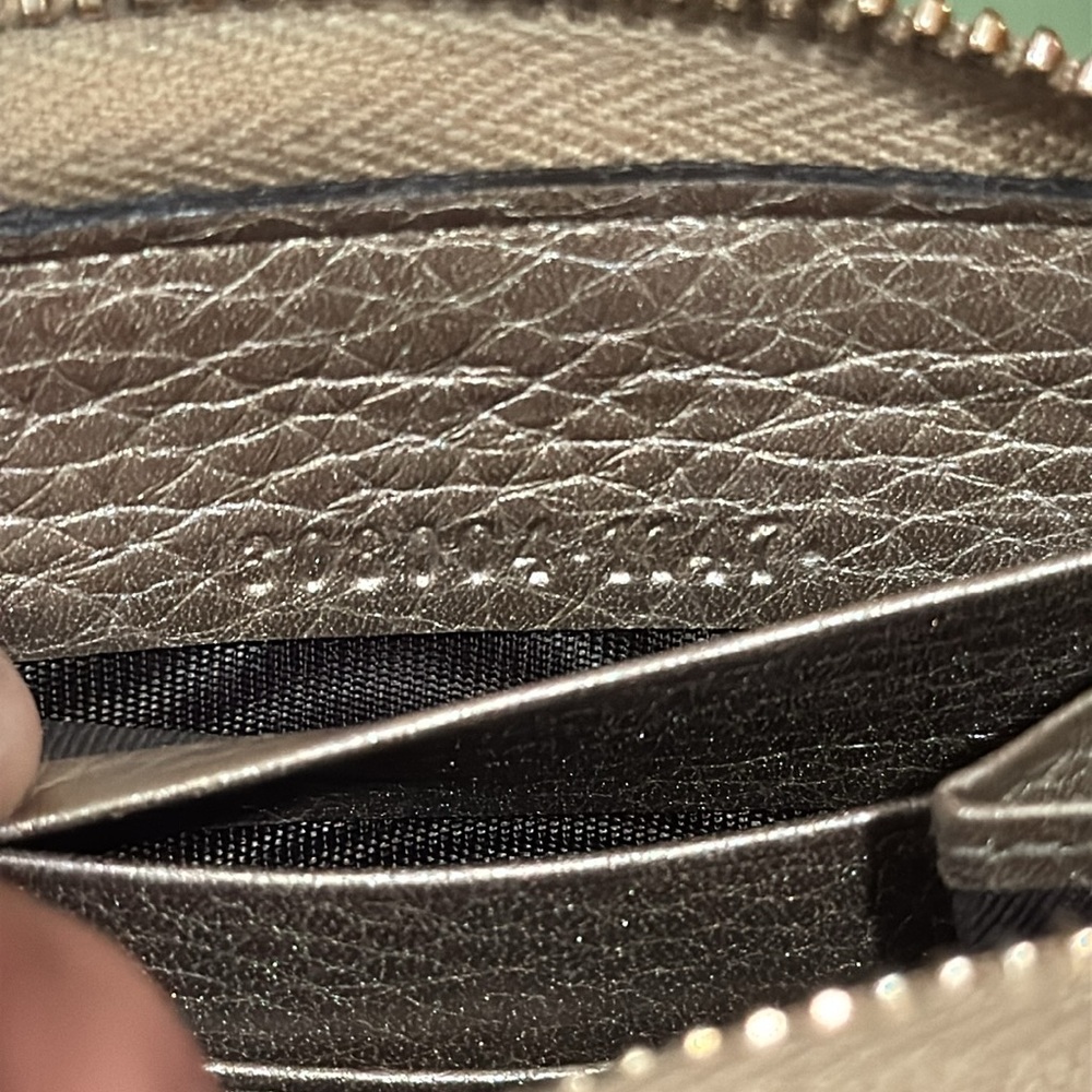 Gucci Gold Leather Wallet with Interlocking GG soho Logo - Picture 10 of 10